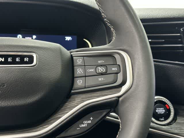 Used 2022 Jeep Wagoneer Series II AWD/4WD image 18