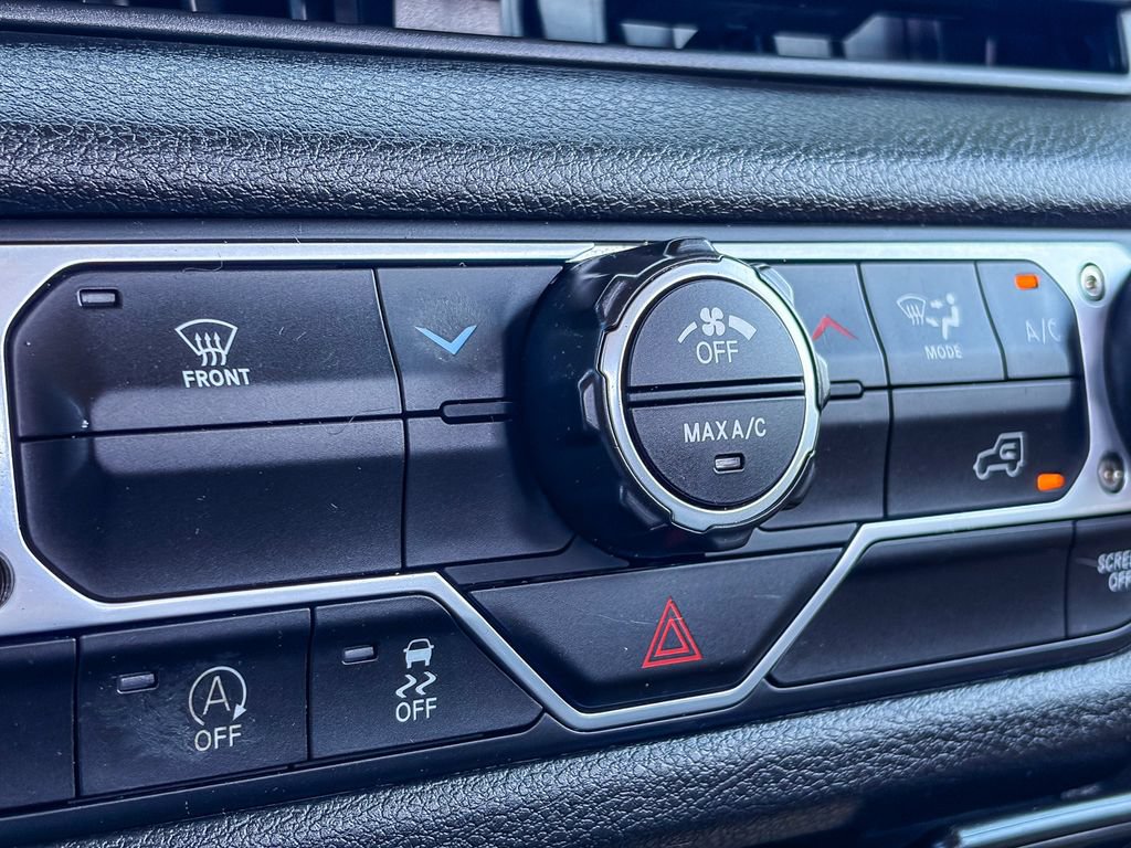 Used 2025 Jeep Wrangler Sport AWD/4WD image 24