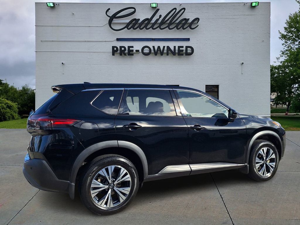 Used 2021 Nissan Rogue SV image 3