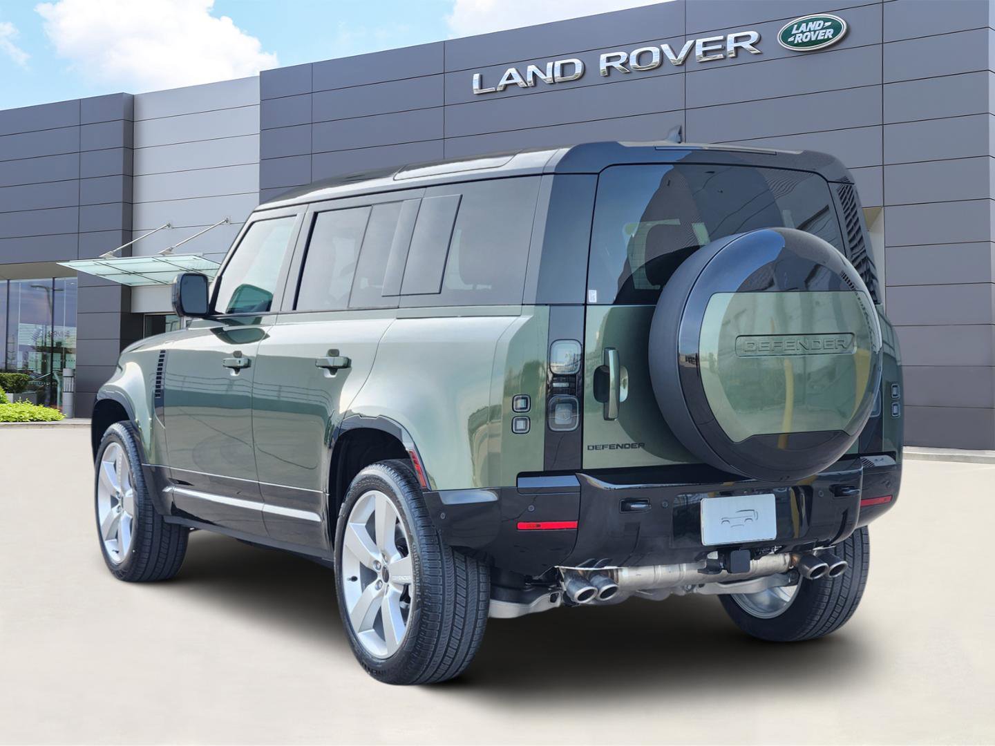 New 2026 Land Rover Defender 110 X-Dynamic SE image 4