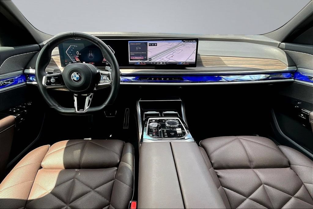 Used 2025 BMW 740i xDrive AWD/4WD image 8