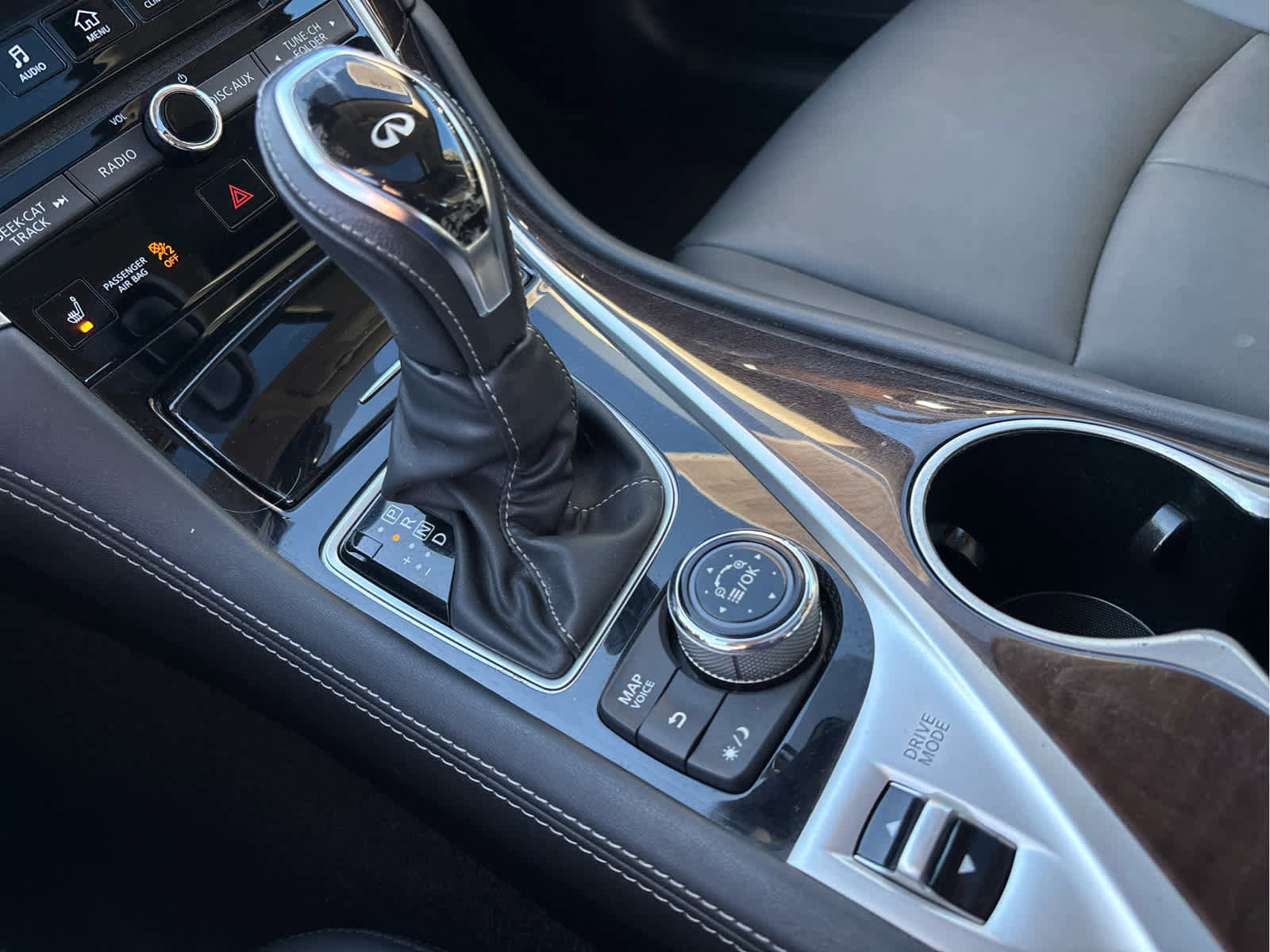 Used 2018 INFINITI Q50 Luxe w/ Essential Package (3.0T Luxe) image 23