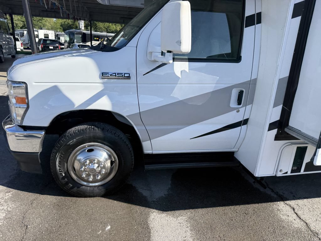 Used 2022 Ford E-450 and Econoline 450 Super Duty w/ Motorhome Prep Package RWD image 25
