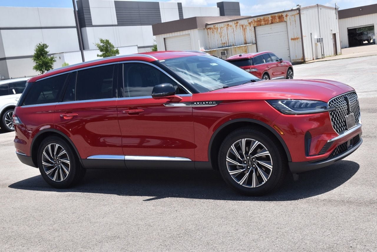 New 2026 Lincoln Aviator 2WD image 4
