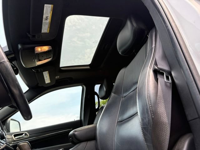 Used 2017 Jeep Grand Cherokee Limited AWD/4WD image 3