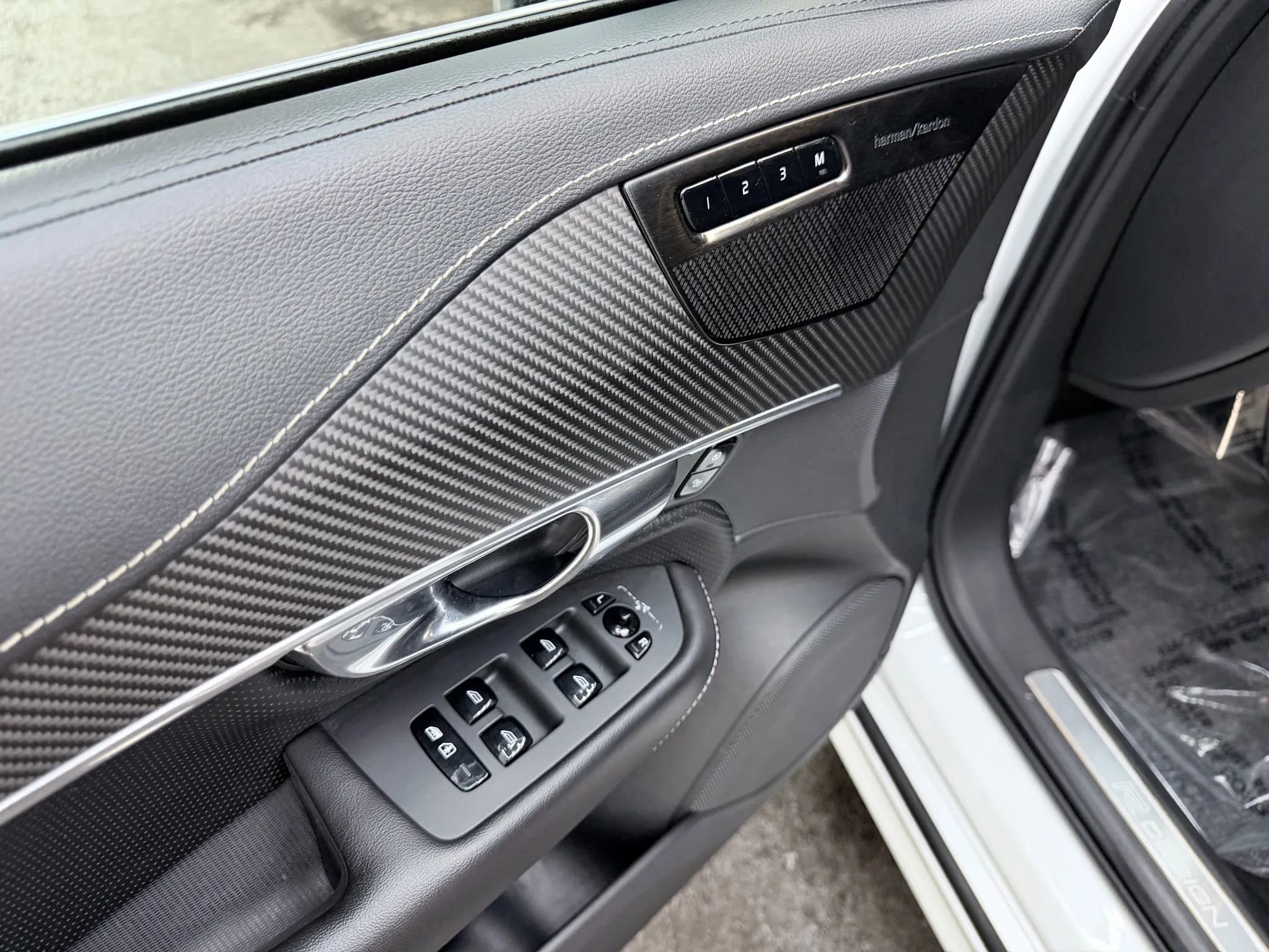 Used 2019 Volvo XC90 T5 R-Design w/ Advanced Package image 16