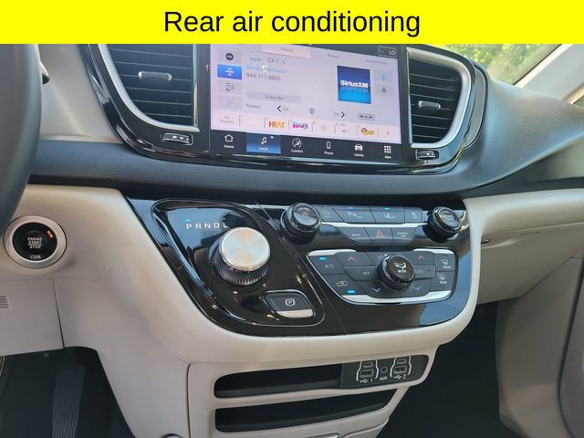 Certified 2024 Chrysler Pacifica Touring-L FWD image 14
