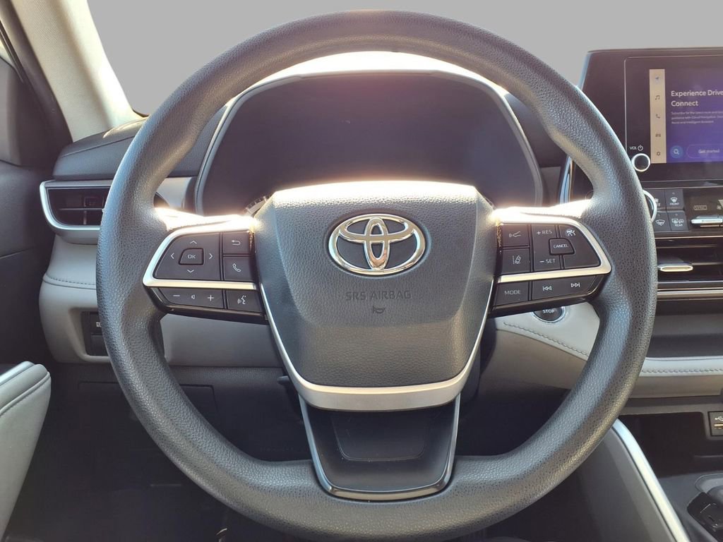 Used 2023 Toyota Highlander L image 15