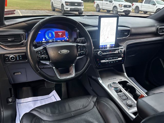 Used 2023 Ford Explorer Platinum w/ Technology Package AWD/4WD image 17