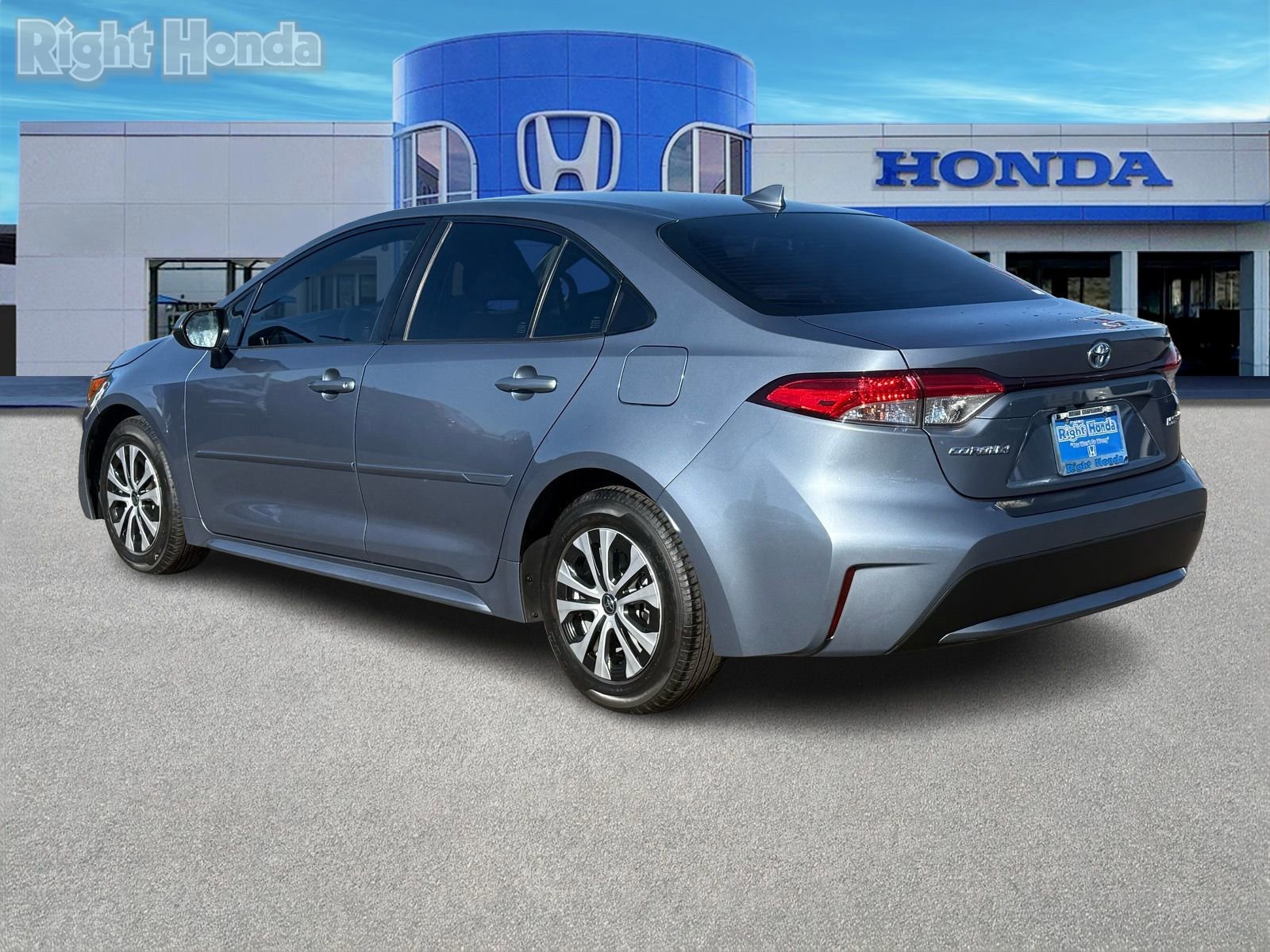 Used 2022 Toyota Corolla LE image 4