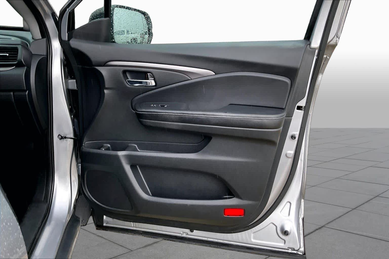 Used 2017 Honda Ridgeline RT image 21