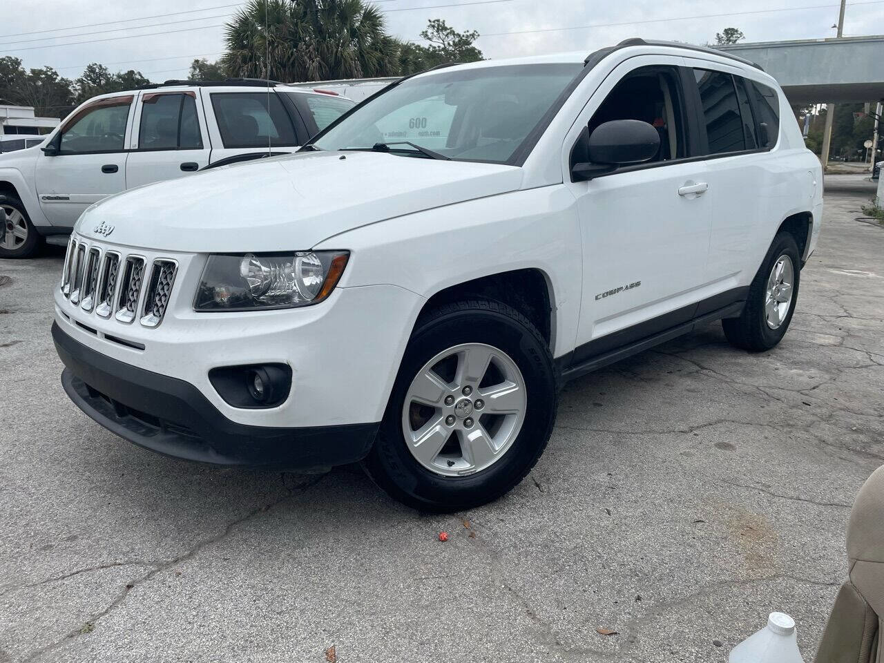 Used 2016 Jeep Compass Latitude FWD image 2