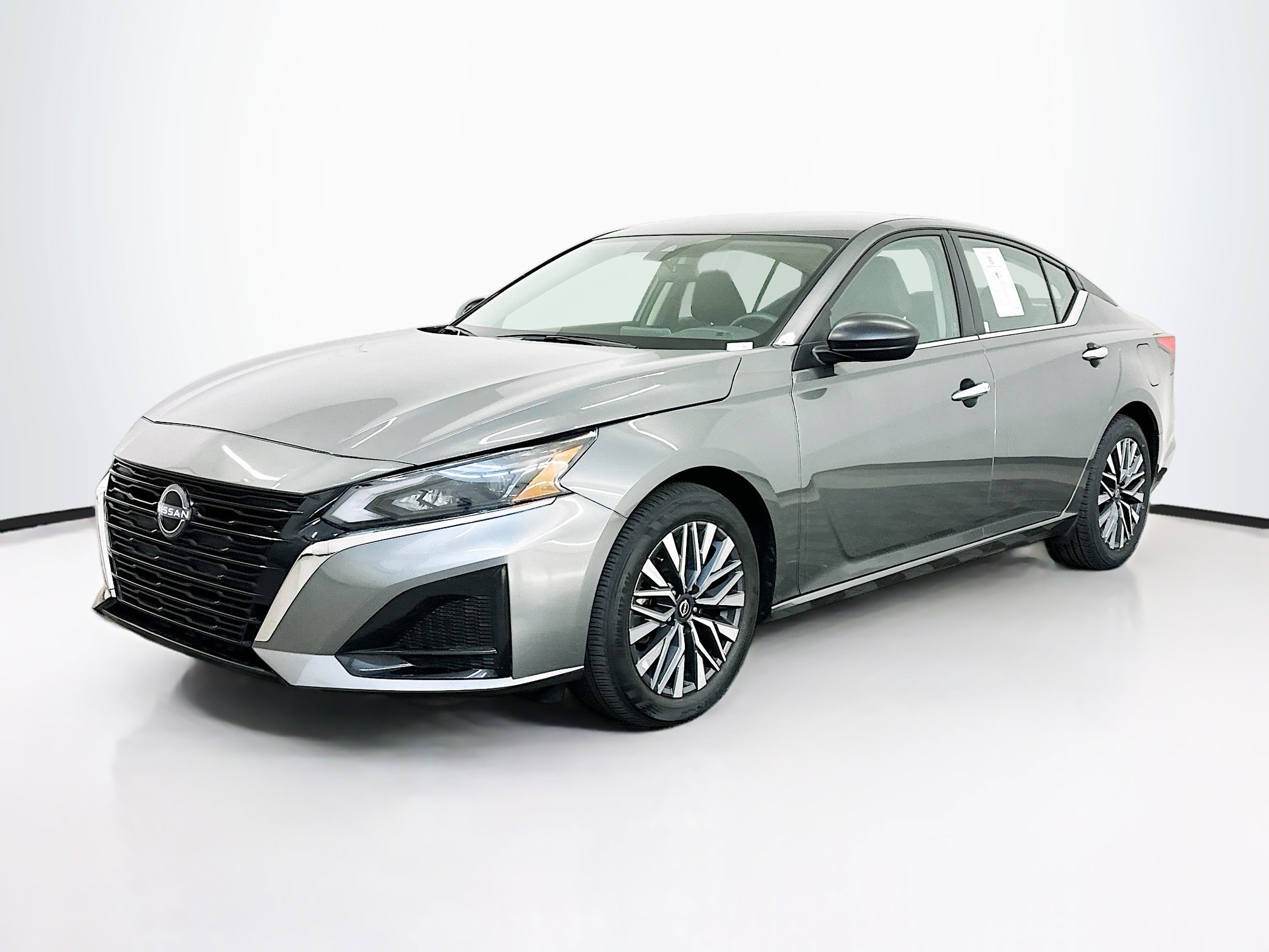 Used 2025 Nissan Altima 2.5 SV FWD image 3