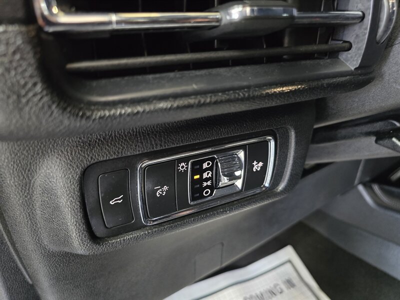 Used 2021 Lincoln Corsair AWD w/ Premium Package image 19