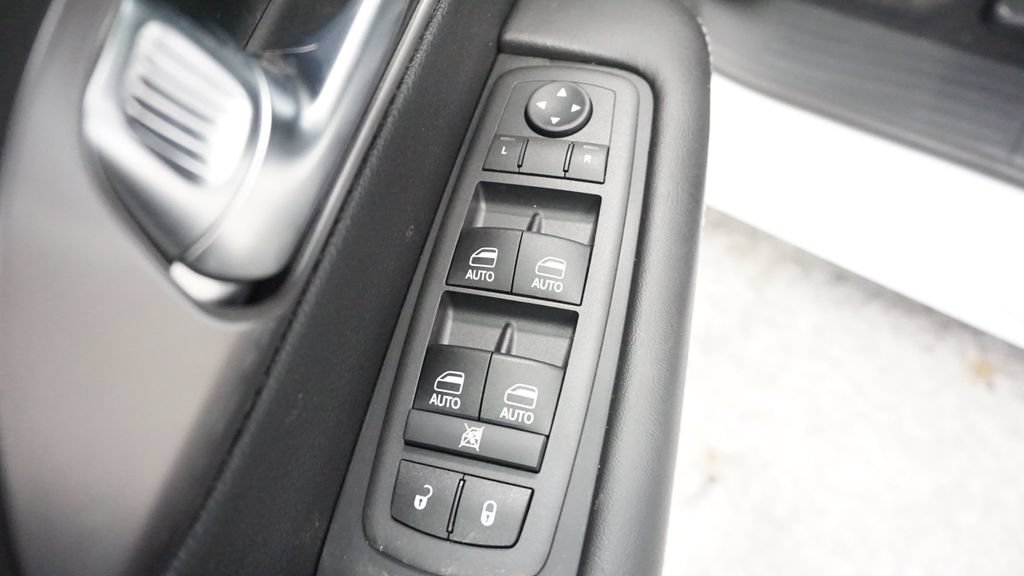 New 2026 Chrysler Voyager LX FWD image 30