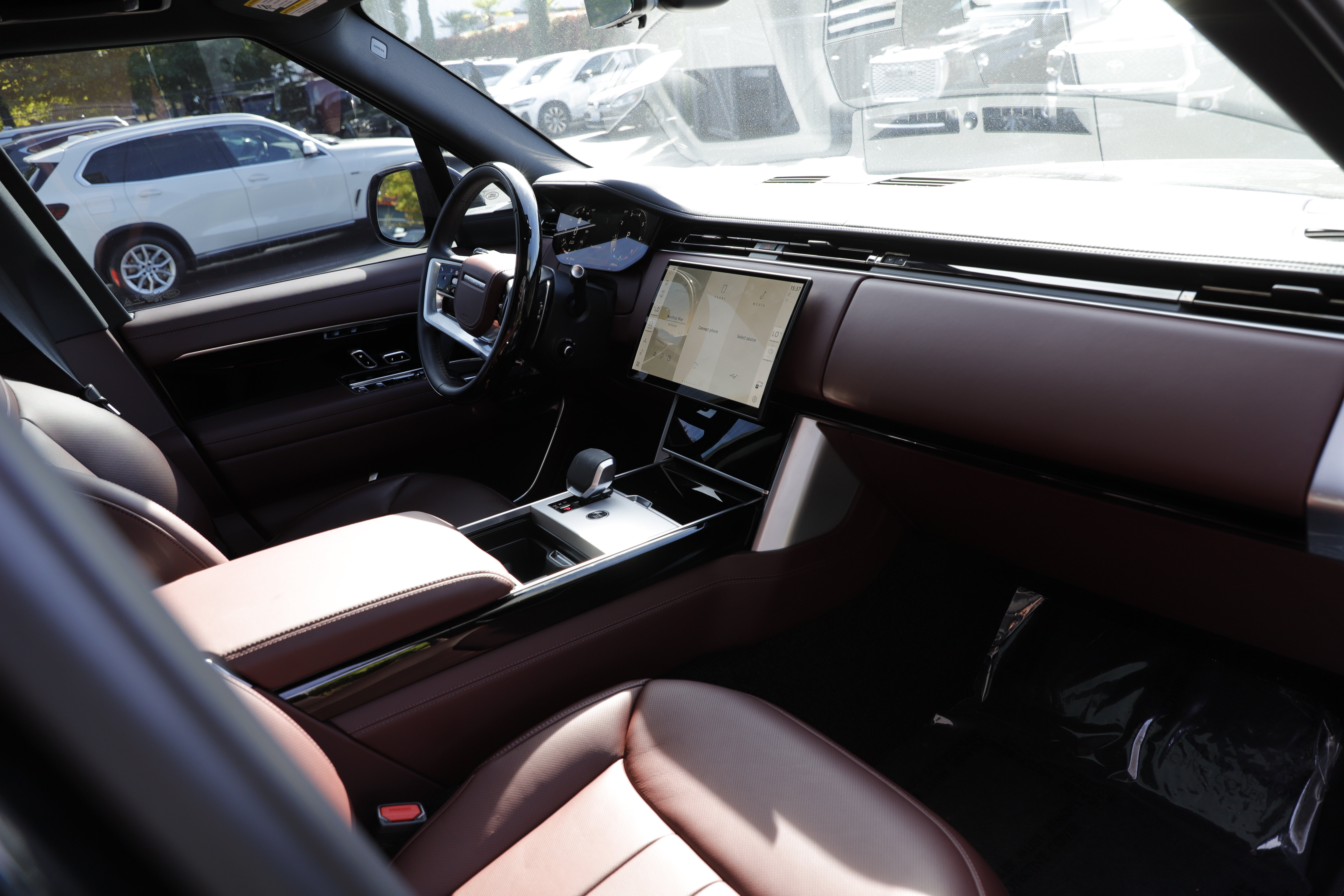 Certified 2025 Land Rover Range Rover SE AWD/4WD image 9