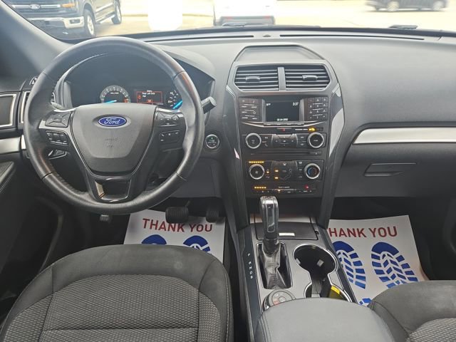 Used 2017 Ford Explorer XLT image 12