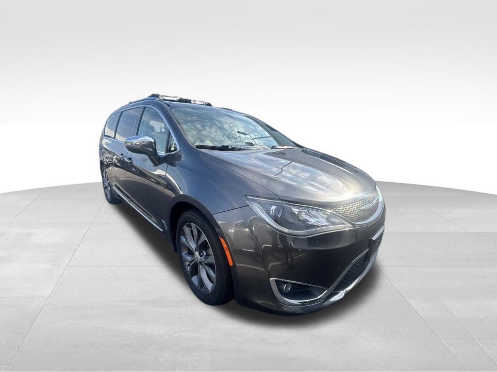 Used 2017 Chrysler Pacifica Limited w/ Tire & Wheel Group FWD image 9