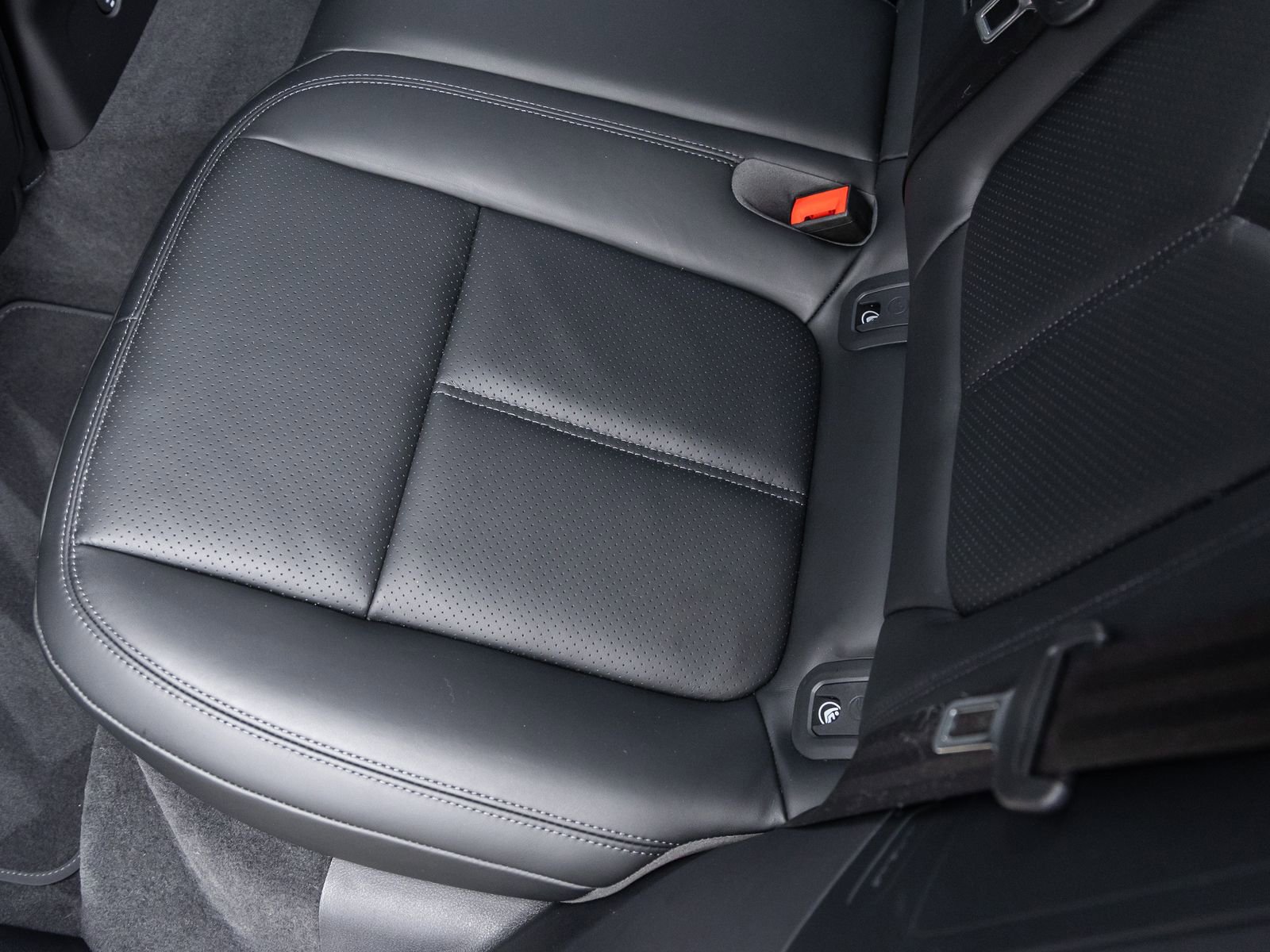 Used 2026 Porsche Macan image 34