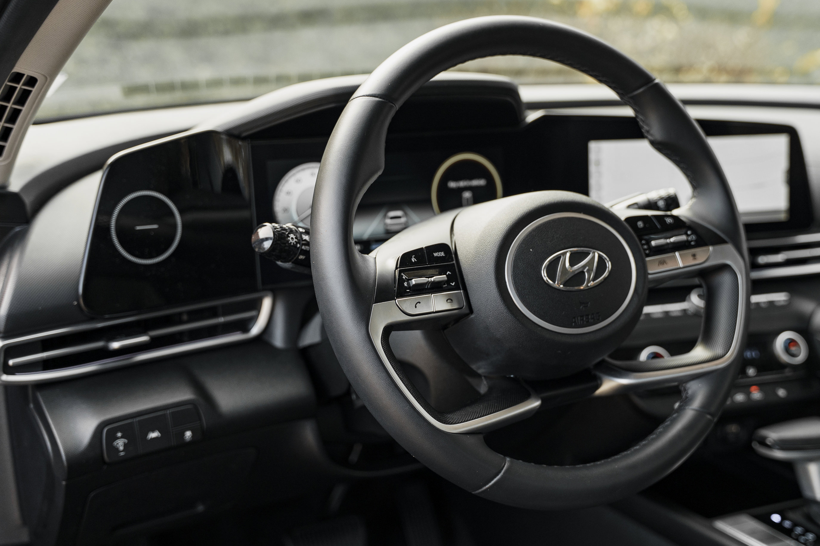 Used 2023 Hyundai Elantra Limited image 10