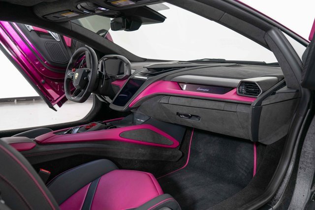 Used 2025 Lamborghini Revuelto image 30