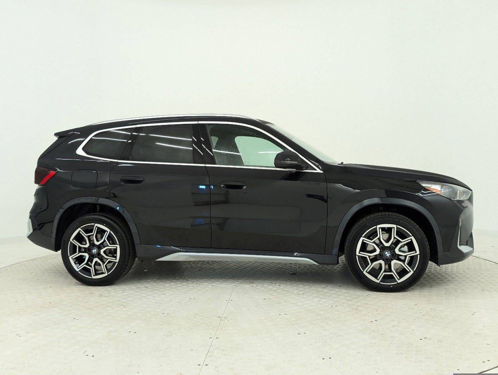 Used 2025 BMW X1 xDrive28i w/ Convenience Package AWD/4WD image 8