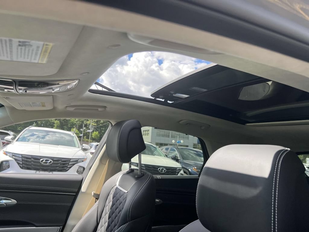 New 2025 Genesis Electrified GV70 w/ Prestige Package AWD/4WD image 19