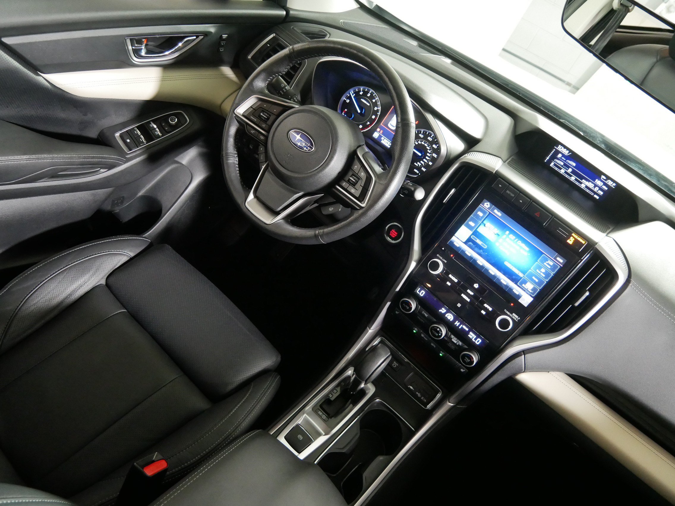 Used 2022 Subaru Ascent Limited w/ Technology Package AWD/4WD image 9
