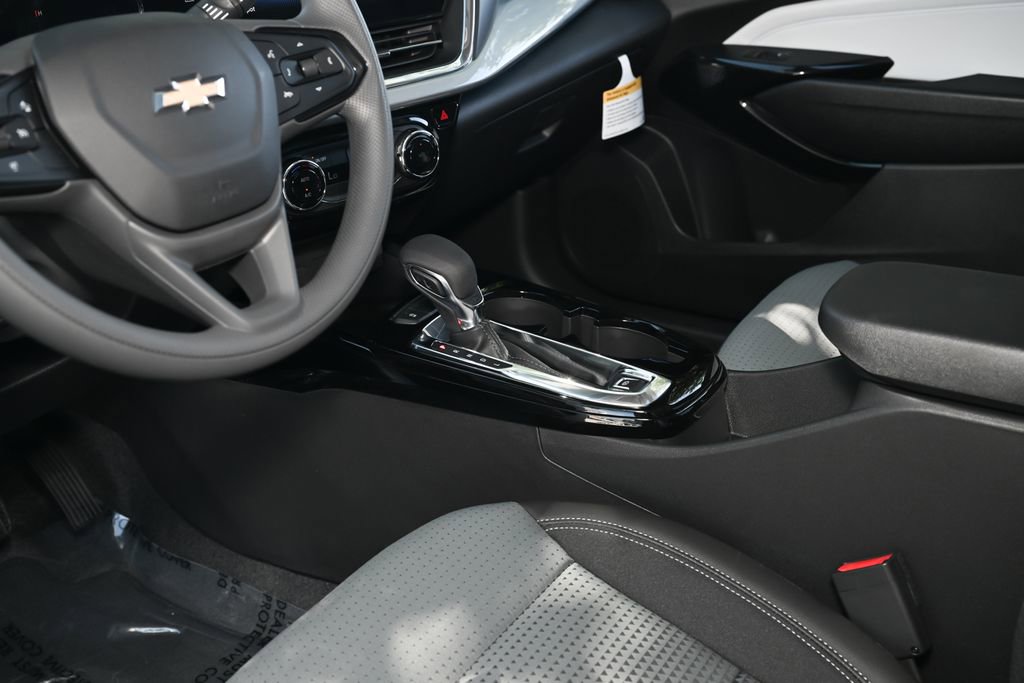 New 2026 Chevrolet Trax LT w/ Sunroof Package FWD image 30