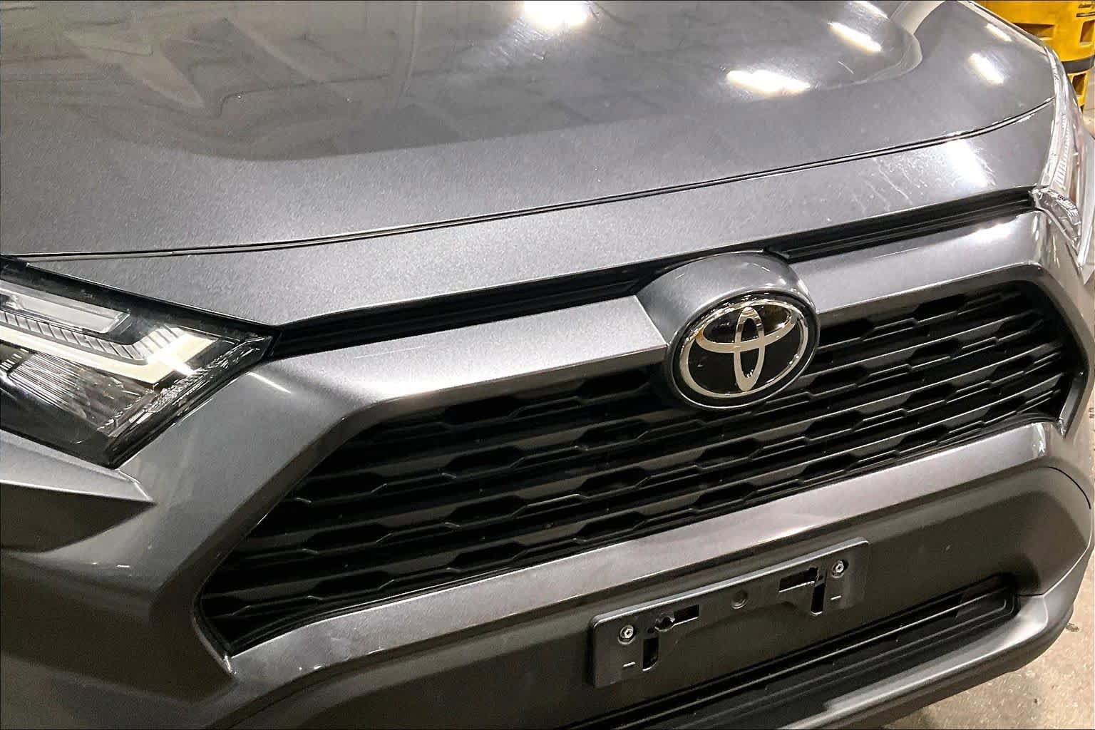 Used 2025 Toyota RAV4 XLE AWD/4WD image 30