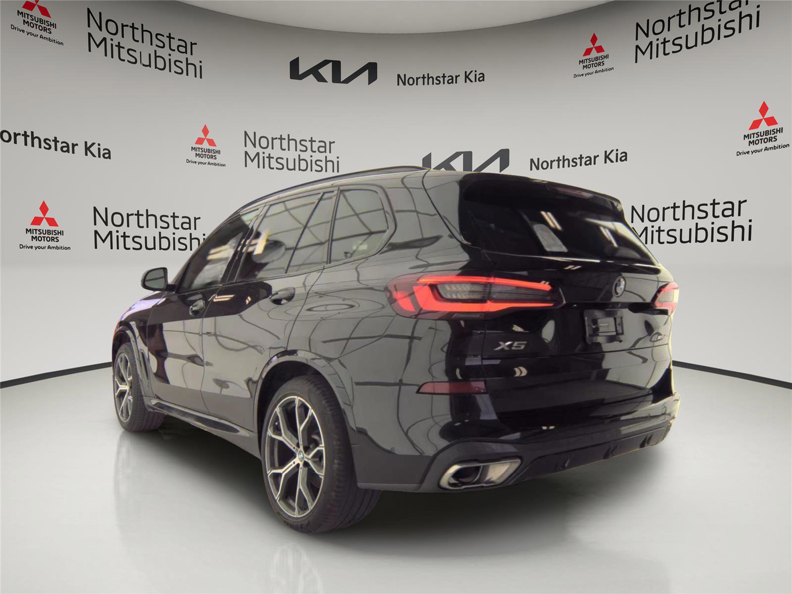 Used 2022 BMW X5 xDrive40i w/ Premium Enhanced Package AWD/4WD image 3