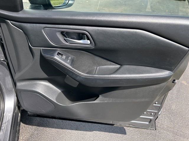 Used 2024 Nissan Rogue SV image 44