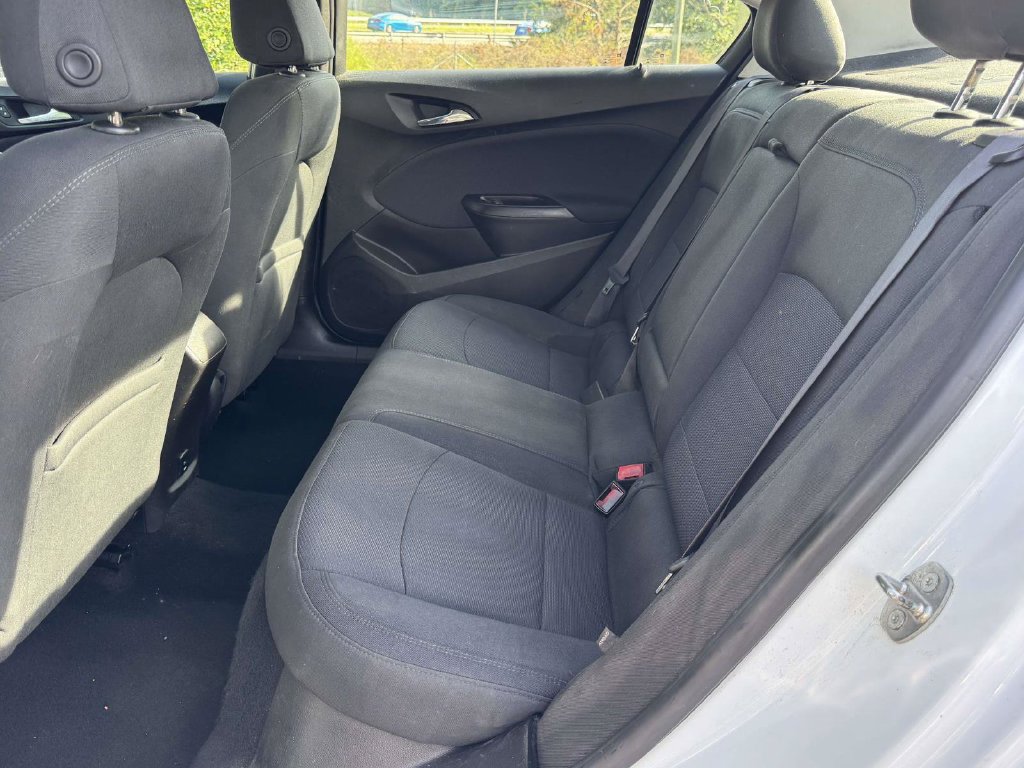 Used 2017 Chevrolet Cruze LT FWD image 17