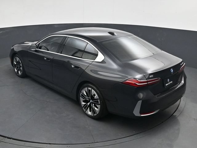 Certified 2025 BMW i5 eDrive40i w/ Premium Package RWD image 29