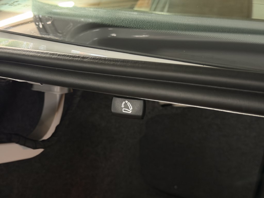 Certified 2025 Volkswagen Jetta S FWD image 30