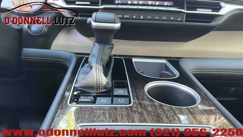 Used 2025 Toyota Sienna Platinum image 34