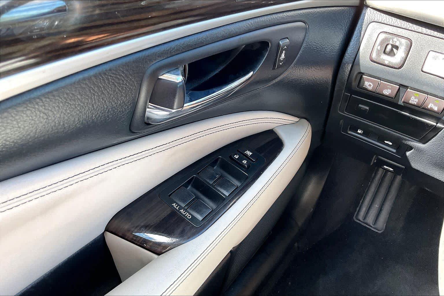 Used 2017 Lexus LS 460 w/ Comfort Package RWD image 36