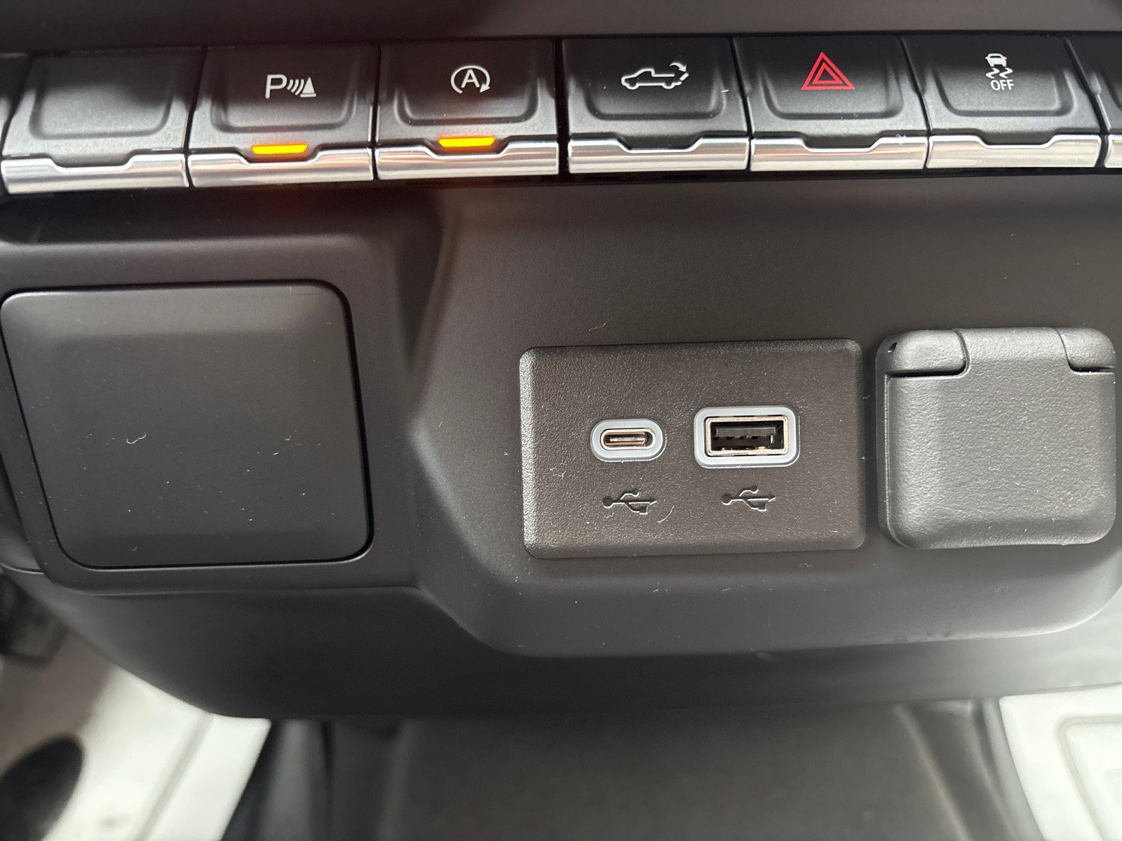 Used 2022 Chevrolet Silverado 1500 LT w/ Z71 Off-Road Package image 22