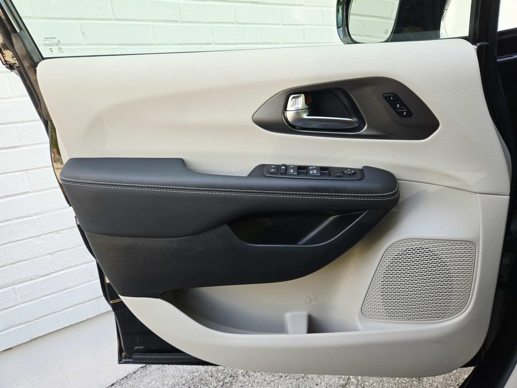 Used 2024 Chrysler Pacifica Touring-L w/ Road Tripper Package FWD image 35