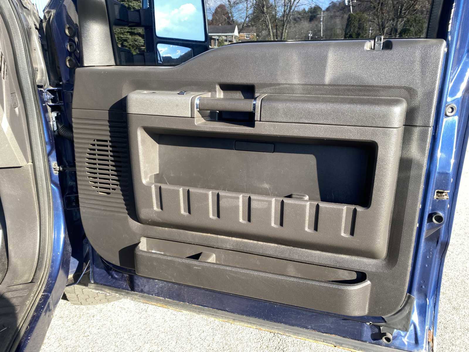 Used 2011 Ford F350 Lariat w/ Lariat Interior Pkg image 30