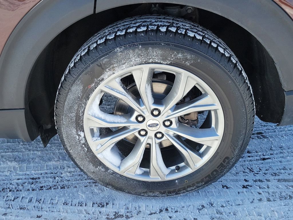 Used 2020 Ford Explorer XLT w/ Equipment Group 202A image 5