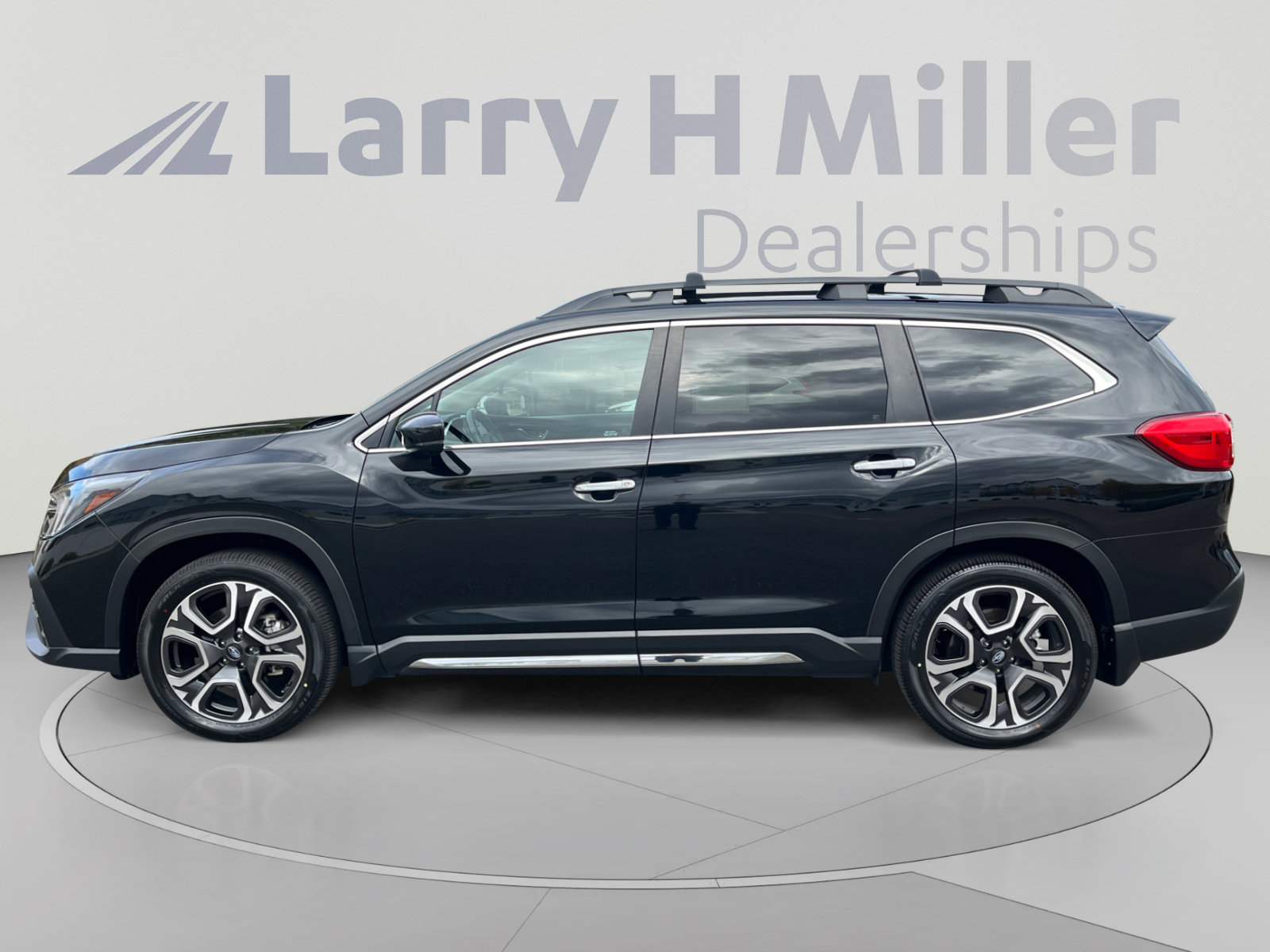 Used 2024 Subaru Ascent Touring AWD/4WD image 2