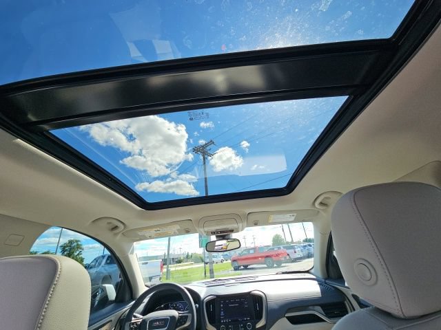 Used 2024 GMC Terrain Denali w/ Denali Premium Package AWD/4WD image 19