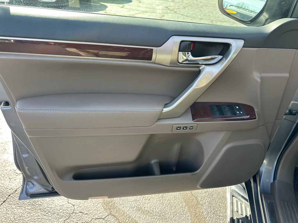 Used 2015 Lexus GX 460 w/ Premium Package image 11