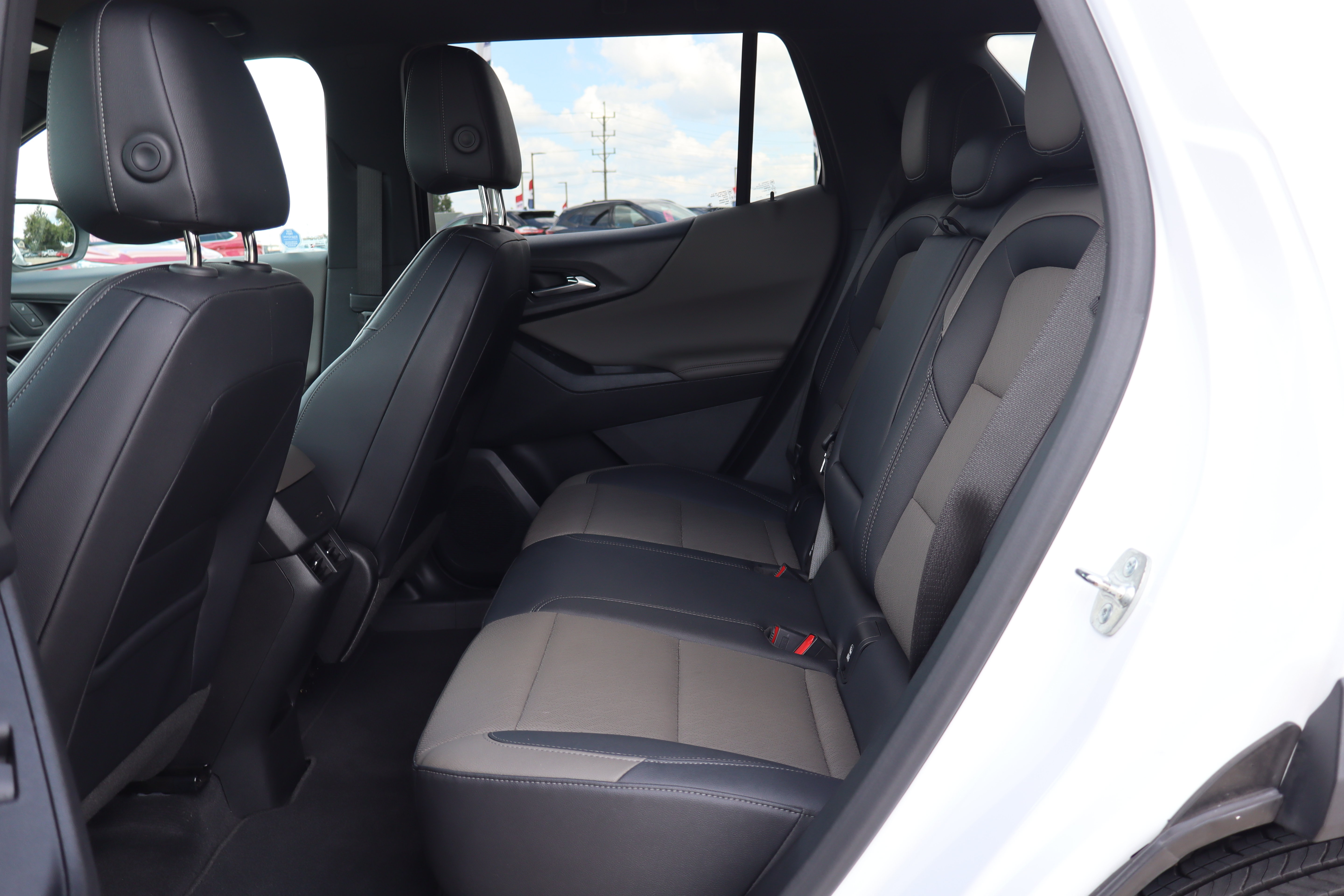 Used 2025 Chevrolet Equinox LT w/ Convenience Package II AWD/4WD image 10