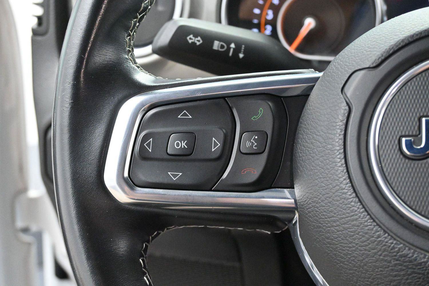 Used 2022 Jeep Wrangler Unlimited Sahara w/ LED Lighting Group AWD/4WD image 17
