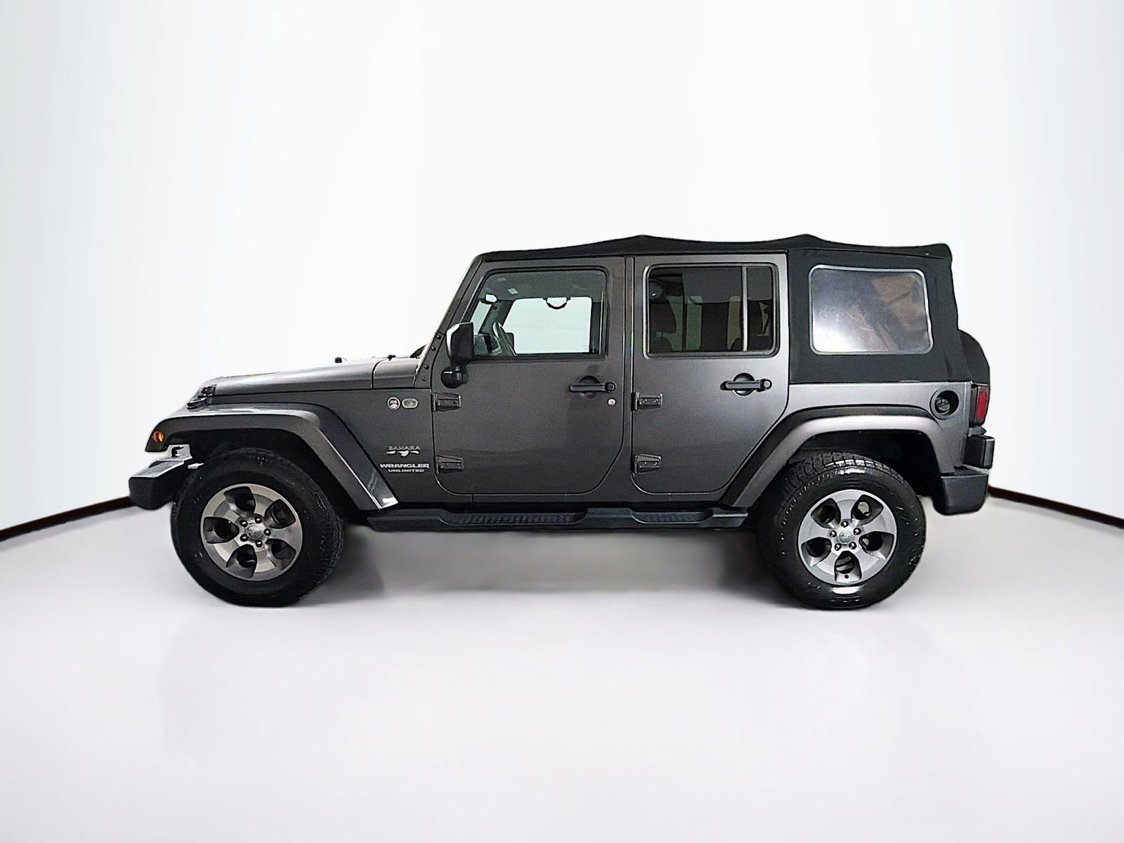 Used 2017 Jeep Wrangler Unlimited Sahara w/ Connectivity Group image 4