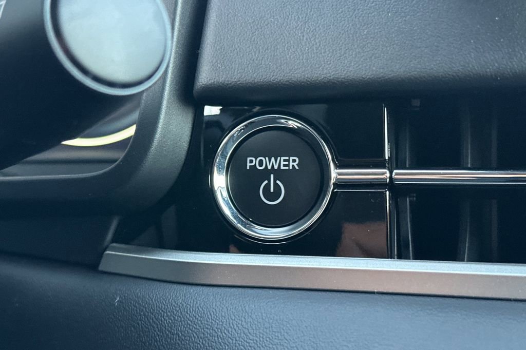 New 2025 Mitsubishi Outlander SE image 23