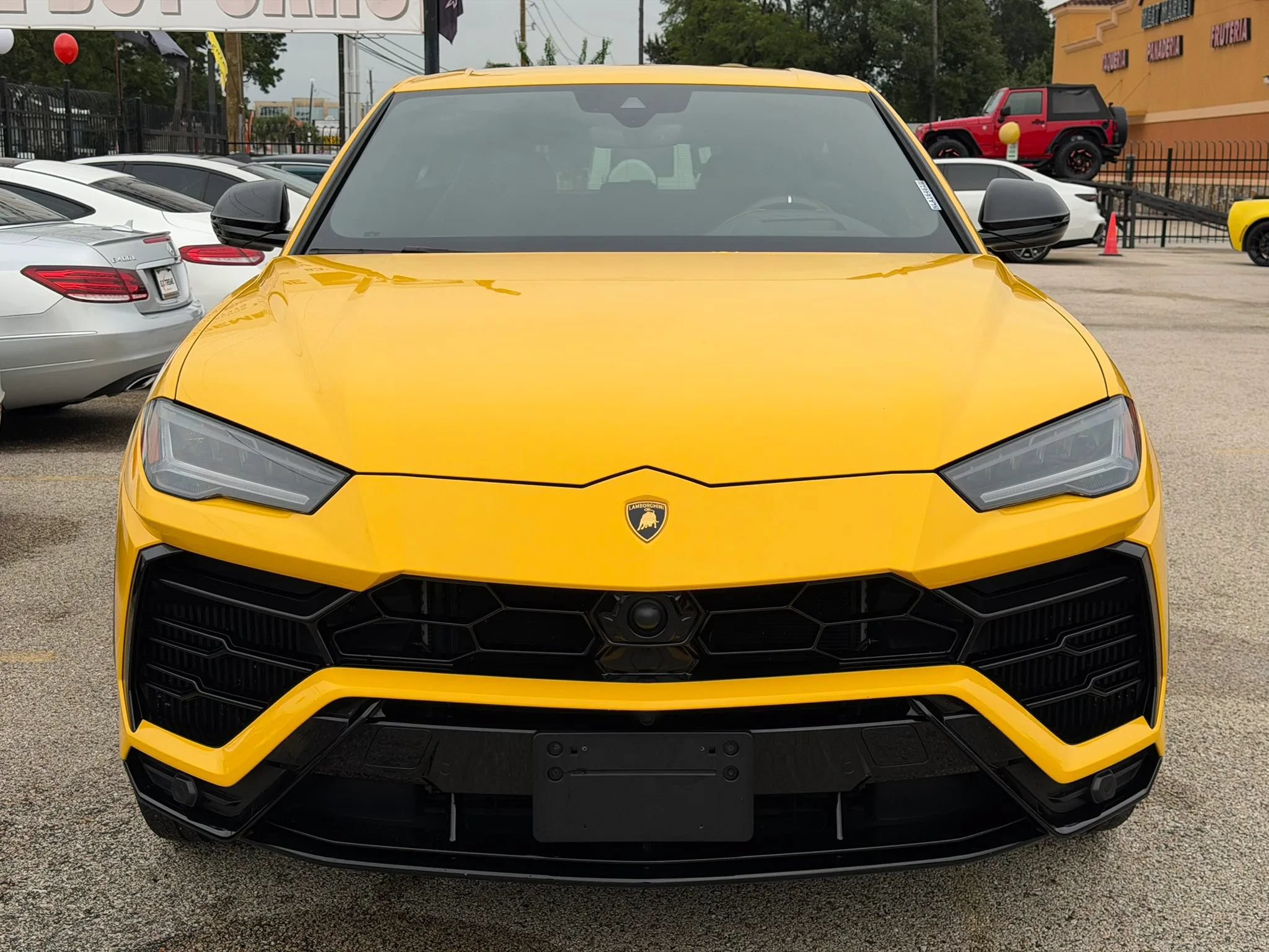 Used 2022 Lamborghini Urus AWD/4WD image 2