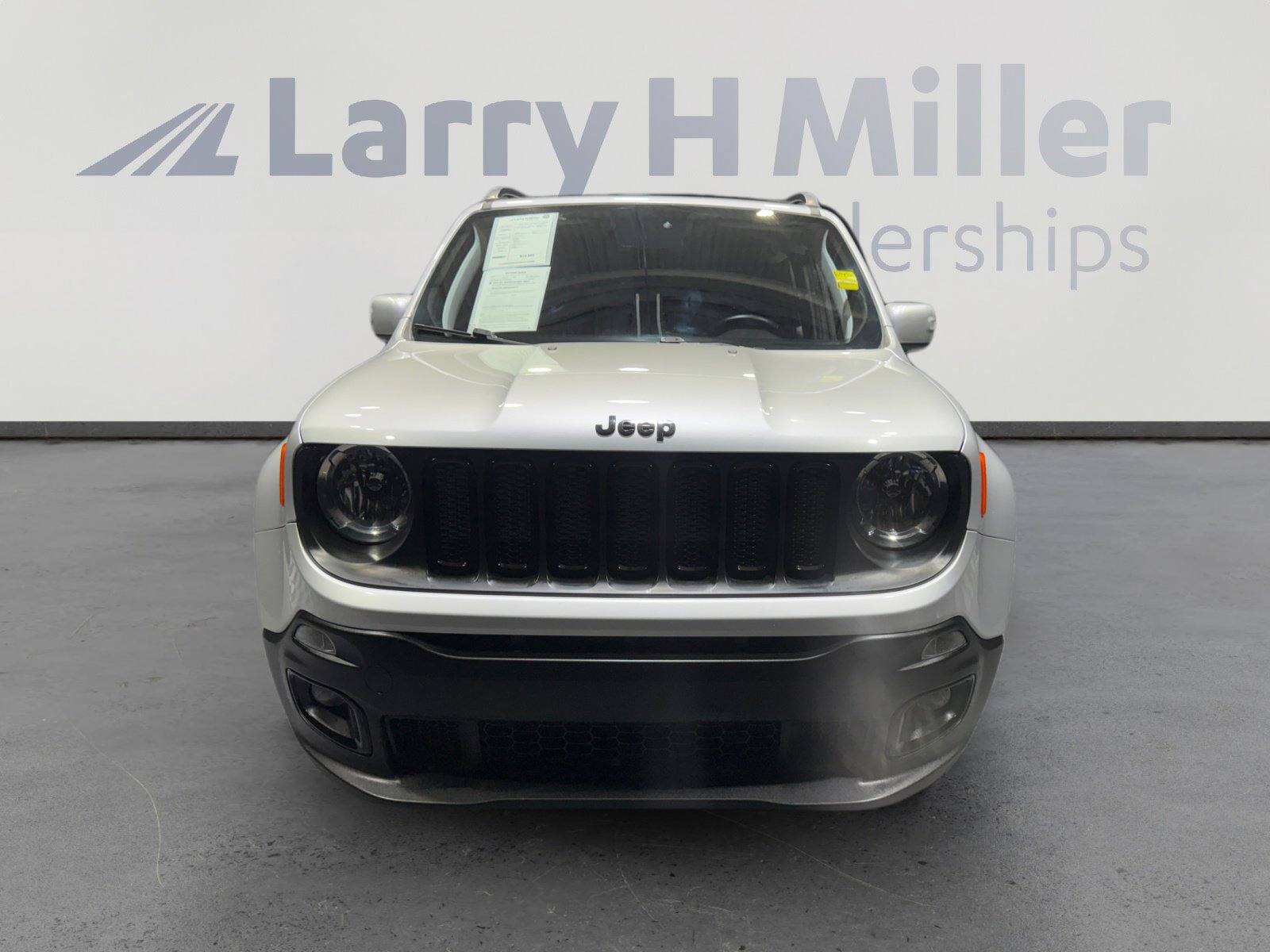 Used 2018 Jeep Renegade Altitude AWD/4WD image 8
